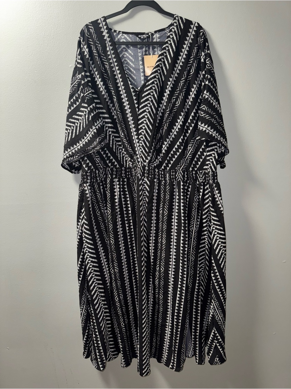 BloomChic 28 5X Black and White Geo Print Dress